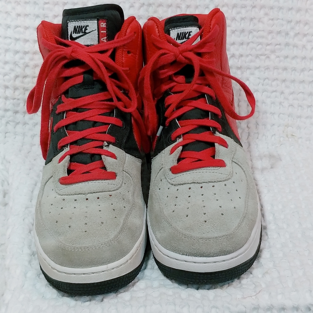 Nike Air Hightop Athletic Shoes